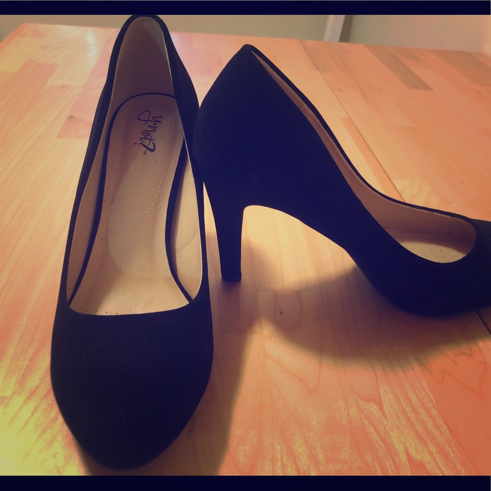 Women’s suede black heels